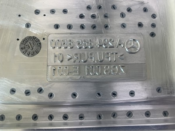 ベンツ車(chē)用被膜アルミダイ